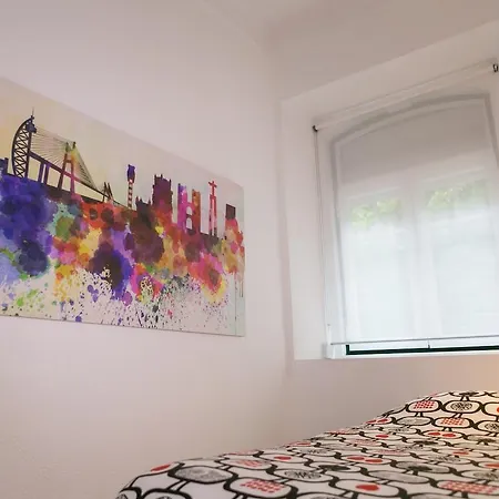 호스텔 So Far So Homely *