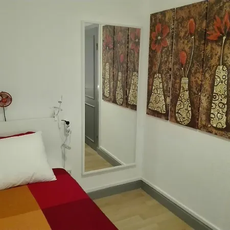 So Far So Homely بيت شباب *