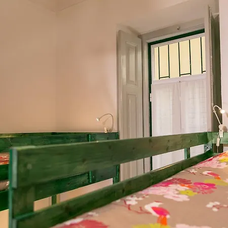 So Far So Homely * Lisboa